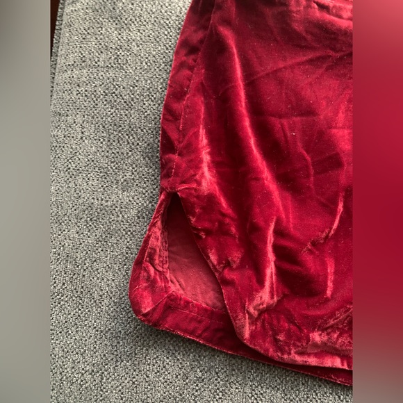 ❌SOLD❌Free People Annalise Side Vent Velvet Mini Skirt Size 4 in Burgundy - Picture 6 of 11